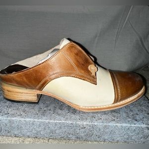 New never worn Malena Color Beige Multi